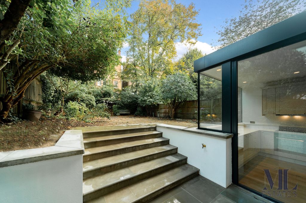 Property photo 3 of 12 Photo 13