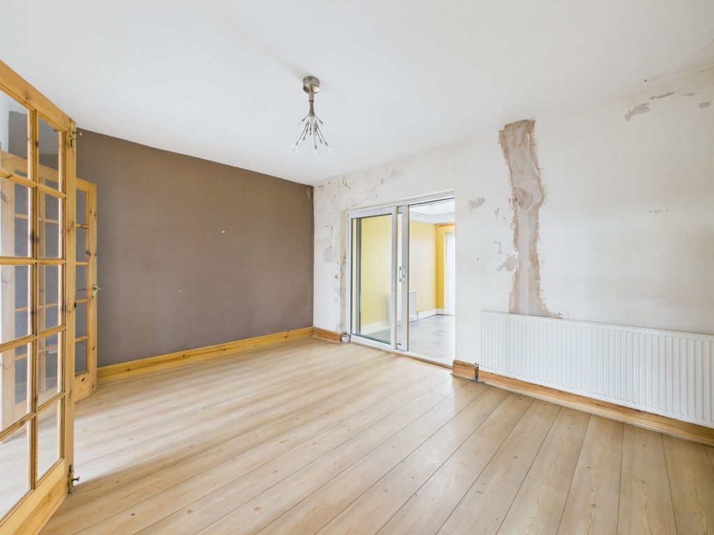 Property photo 3 of 12 4114577