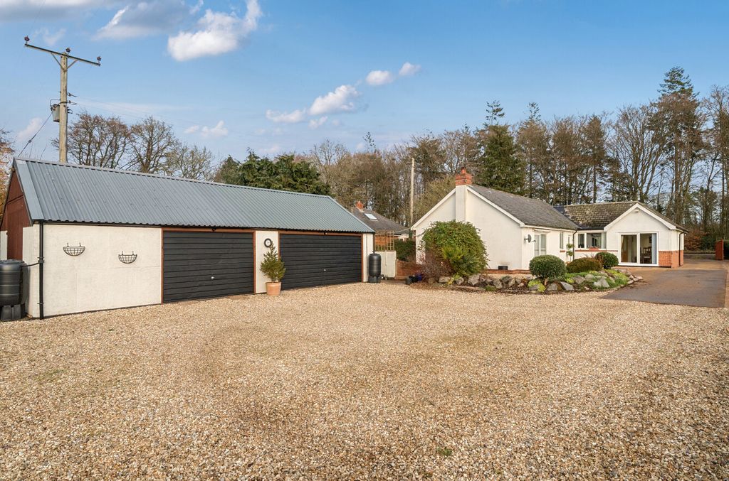 Property photo 2 of 25 Garage/Workshop