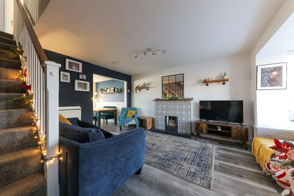 Property photo 3 of 15 Lounge.Jpg