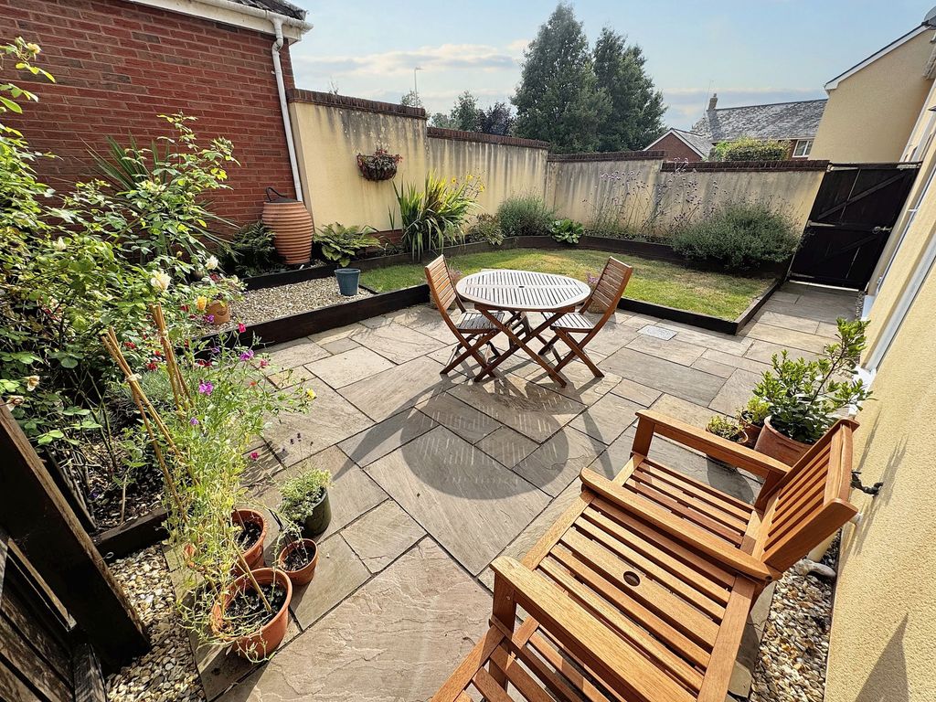 Property photo 2 of 19