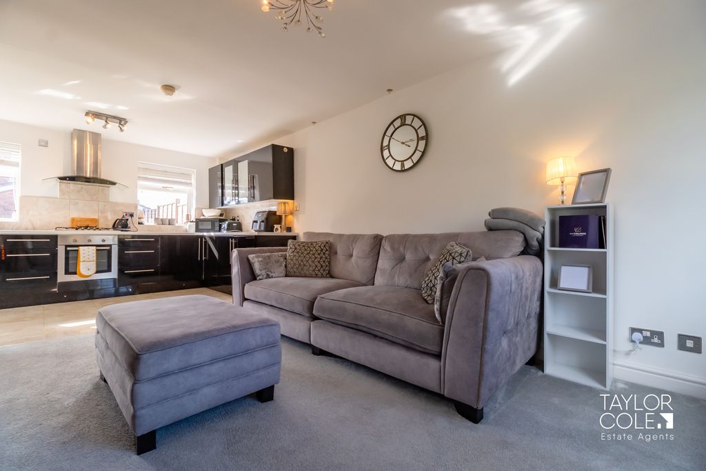 Property photo 2 of 20