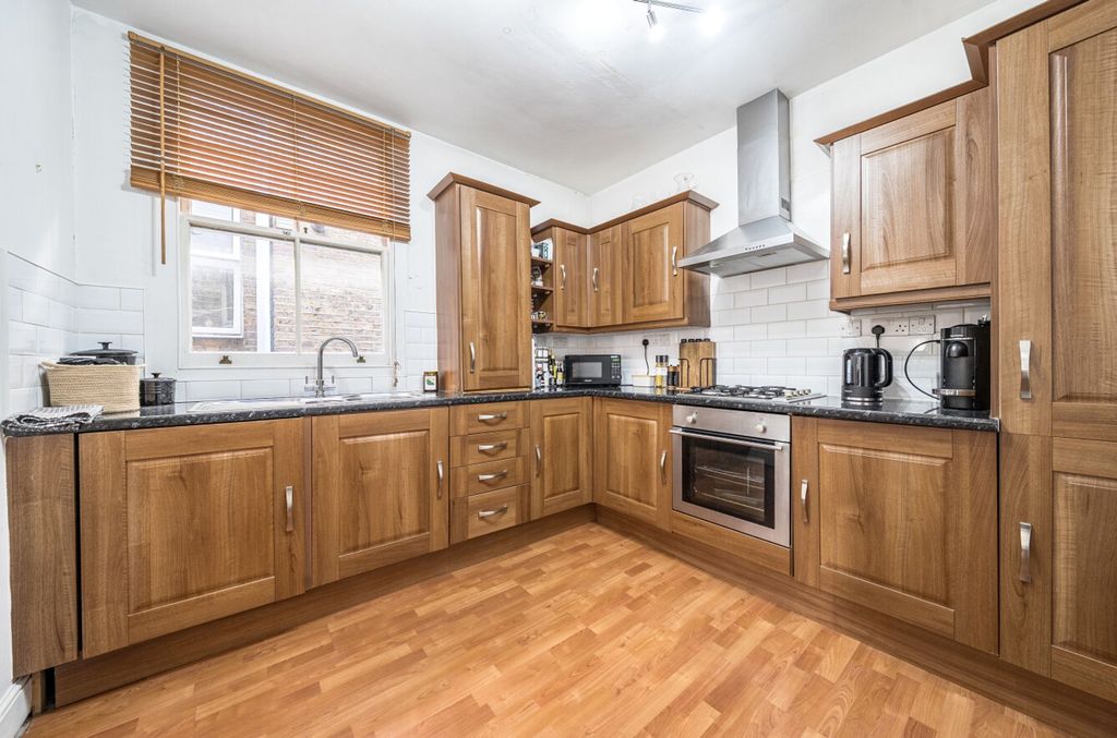 Property photo 3 of 24