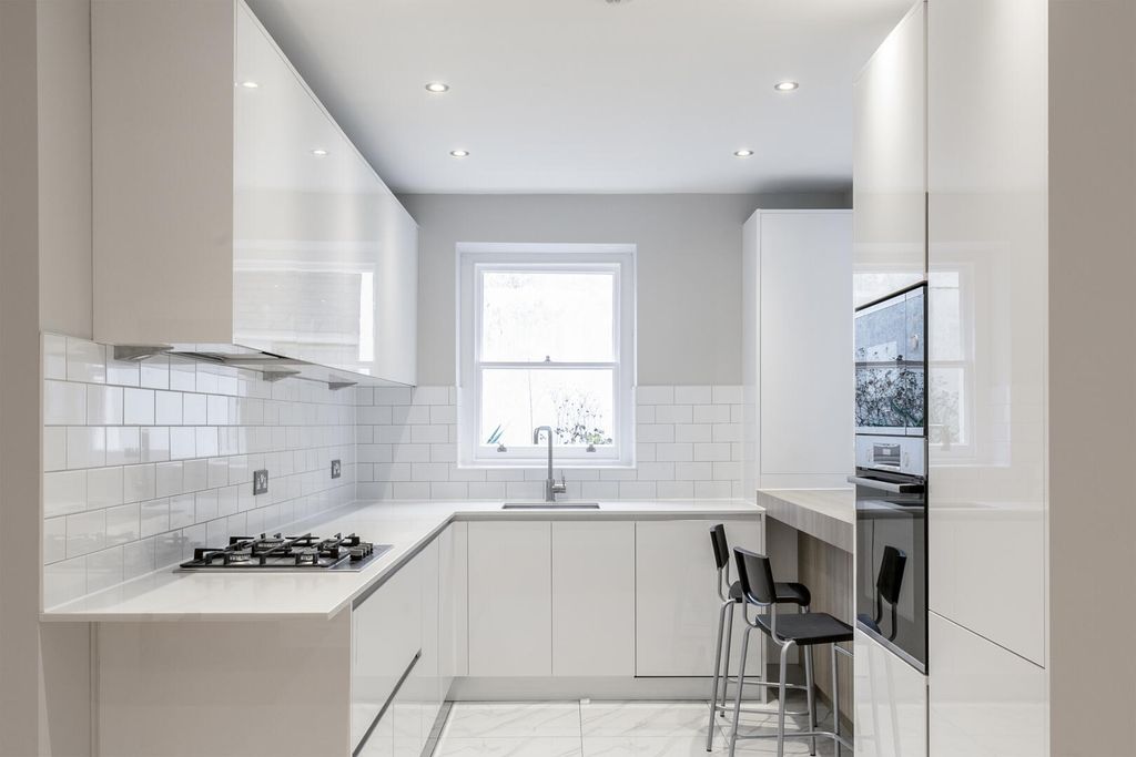 Property photo 2 of 12 Kitchen