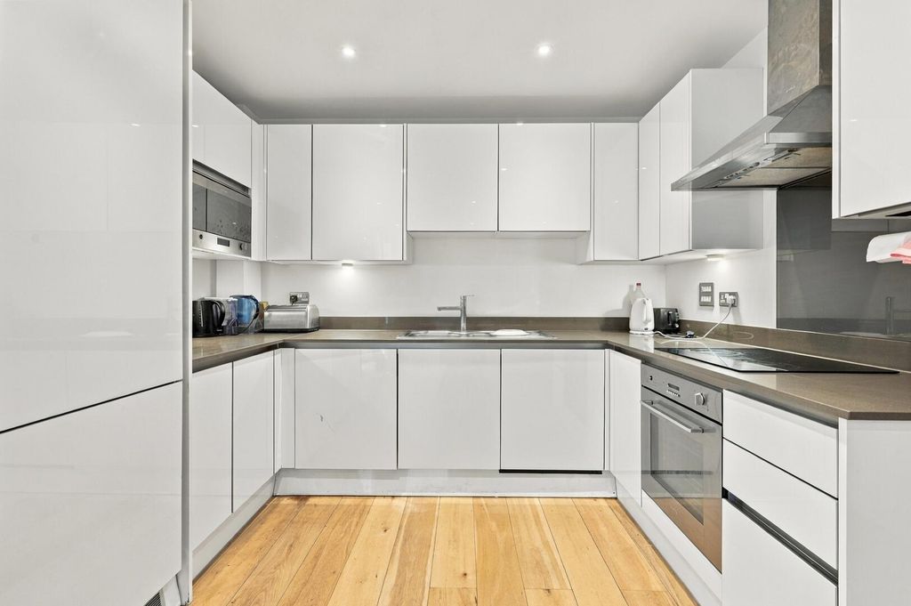 Property photo 3 of 23 Kitchen