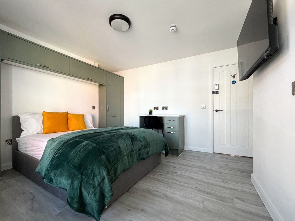 Property photo 3 of 8 5328684