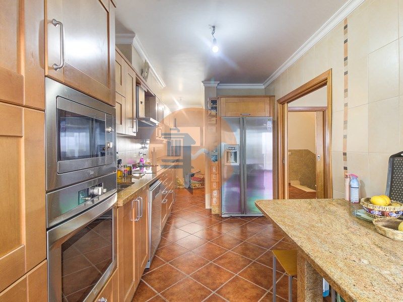 Property photo 1 of 48