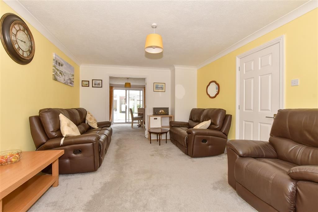 Property photo 2 of 12 Lounge