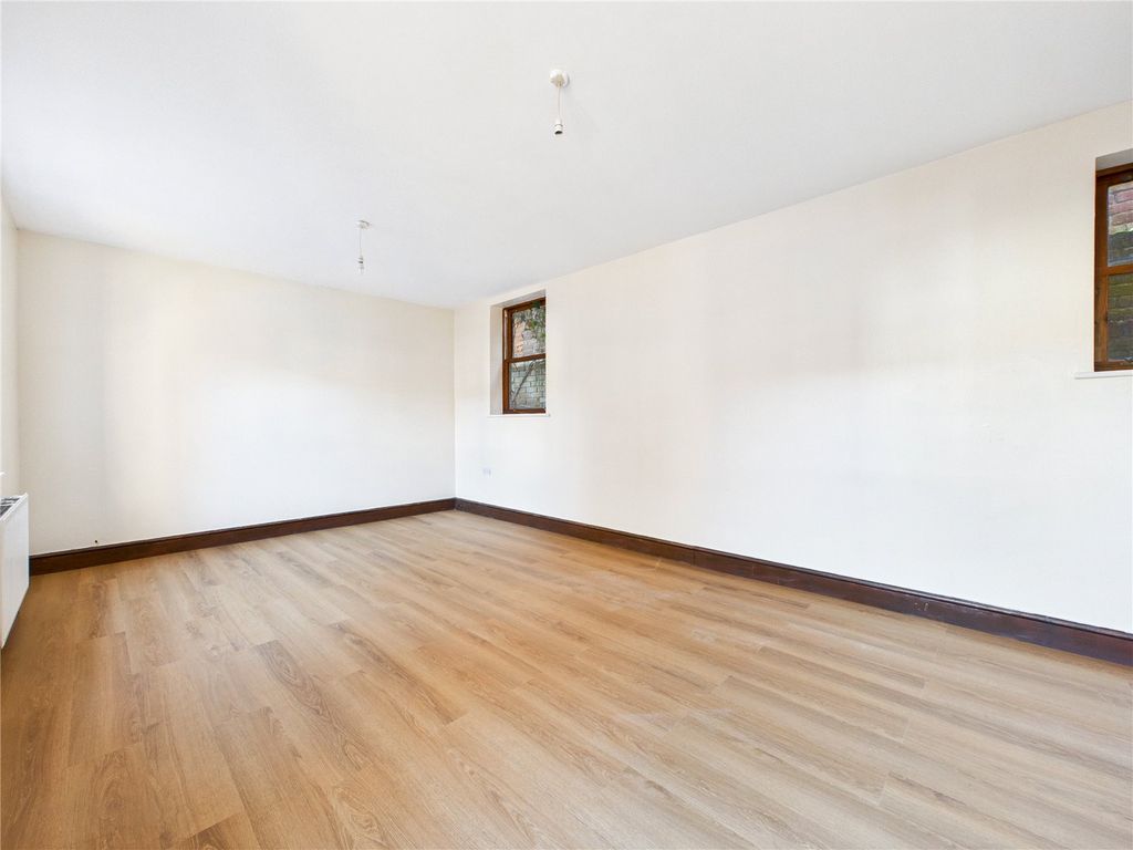 Property photo 3 of 10 Picture No. 03