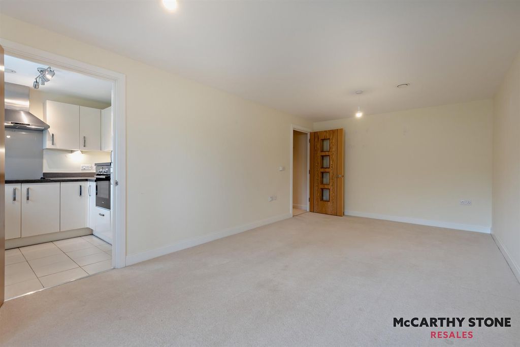 Property photo 3 of 32 8592041-Interior03-800.Jpg