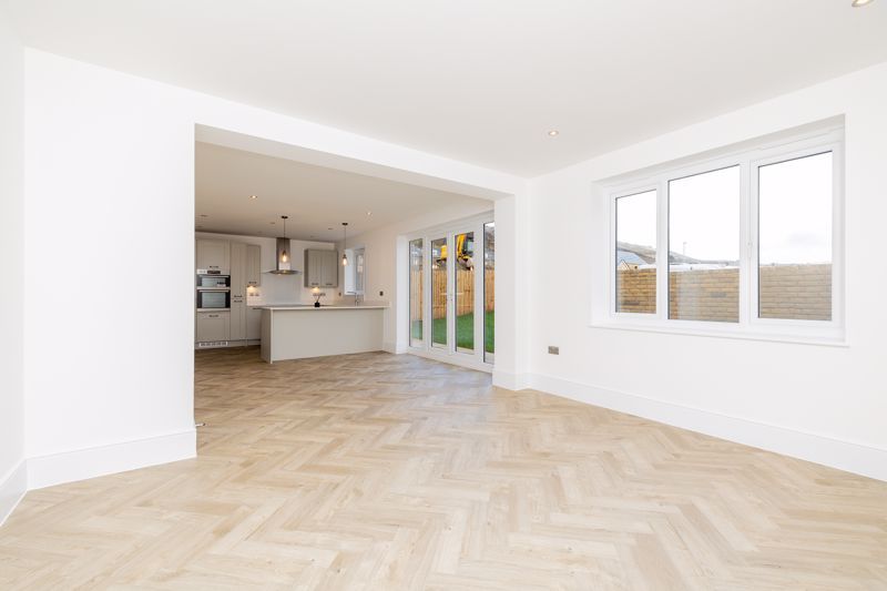 Property photo 2 of 62 Photo 24