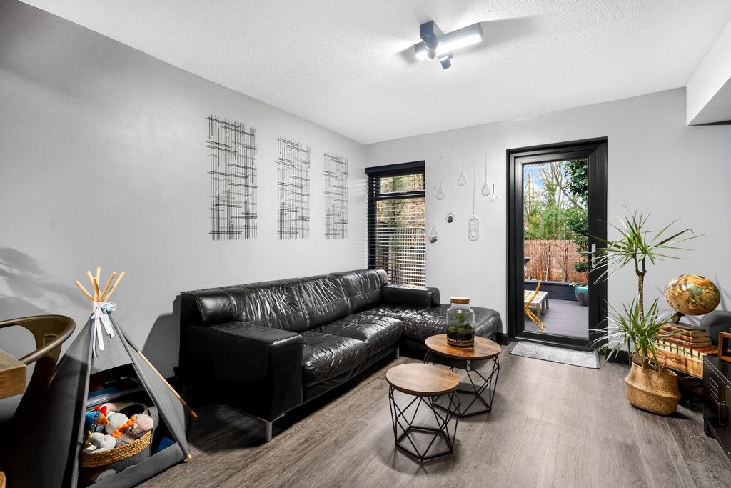 Property photo 2 of 26