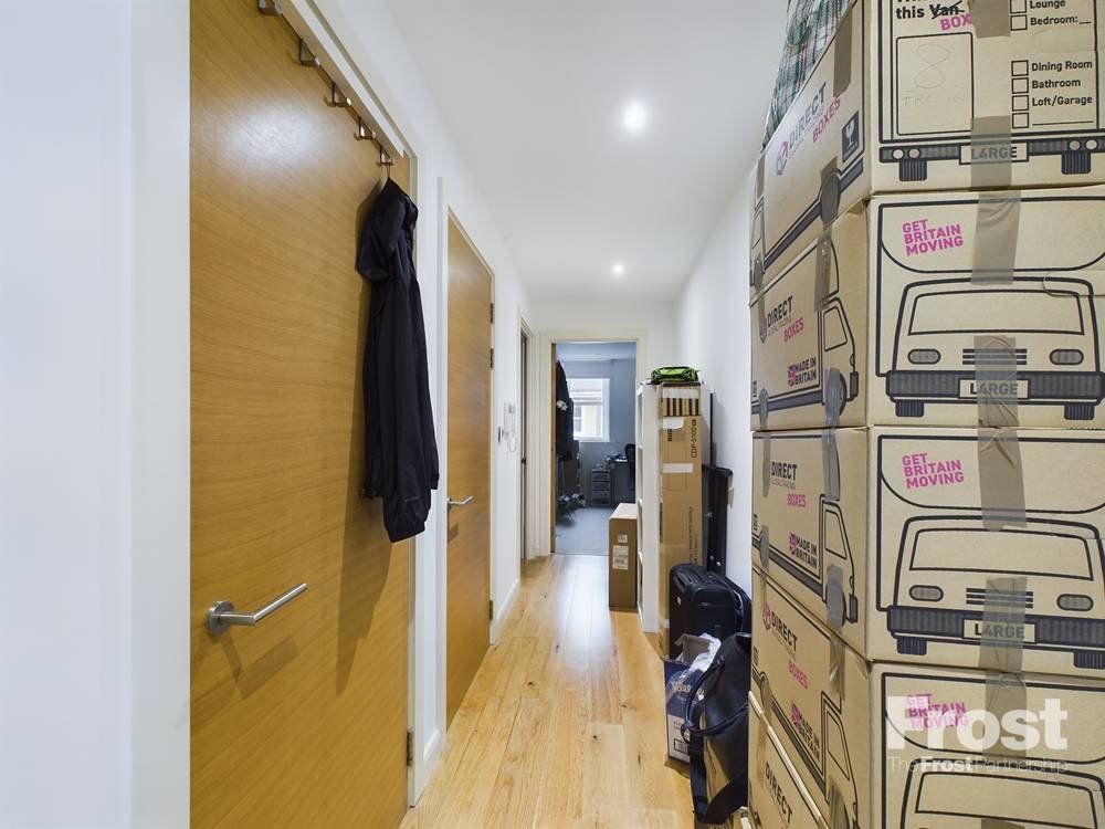 Property photo 3 of 7 Hallway