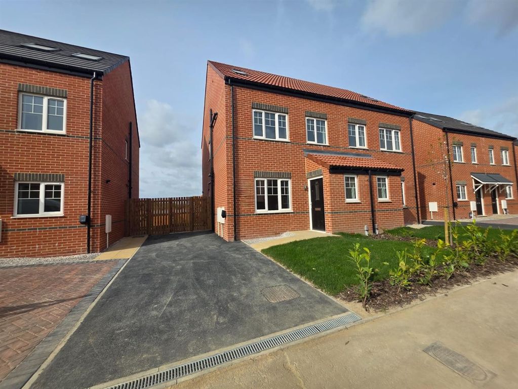 Property photo 1 of 13 External.Jpeg