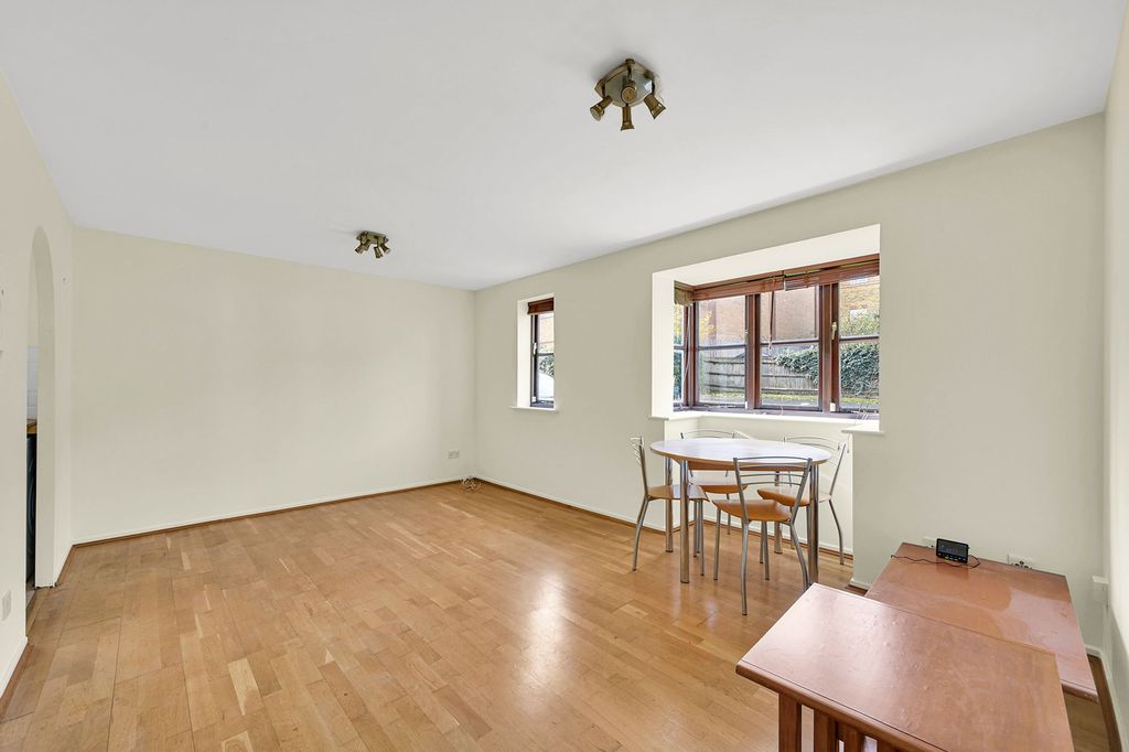 Property photo 3 of 10