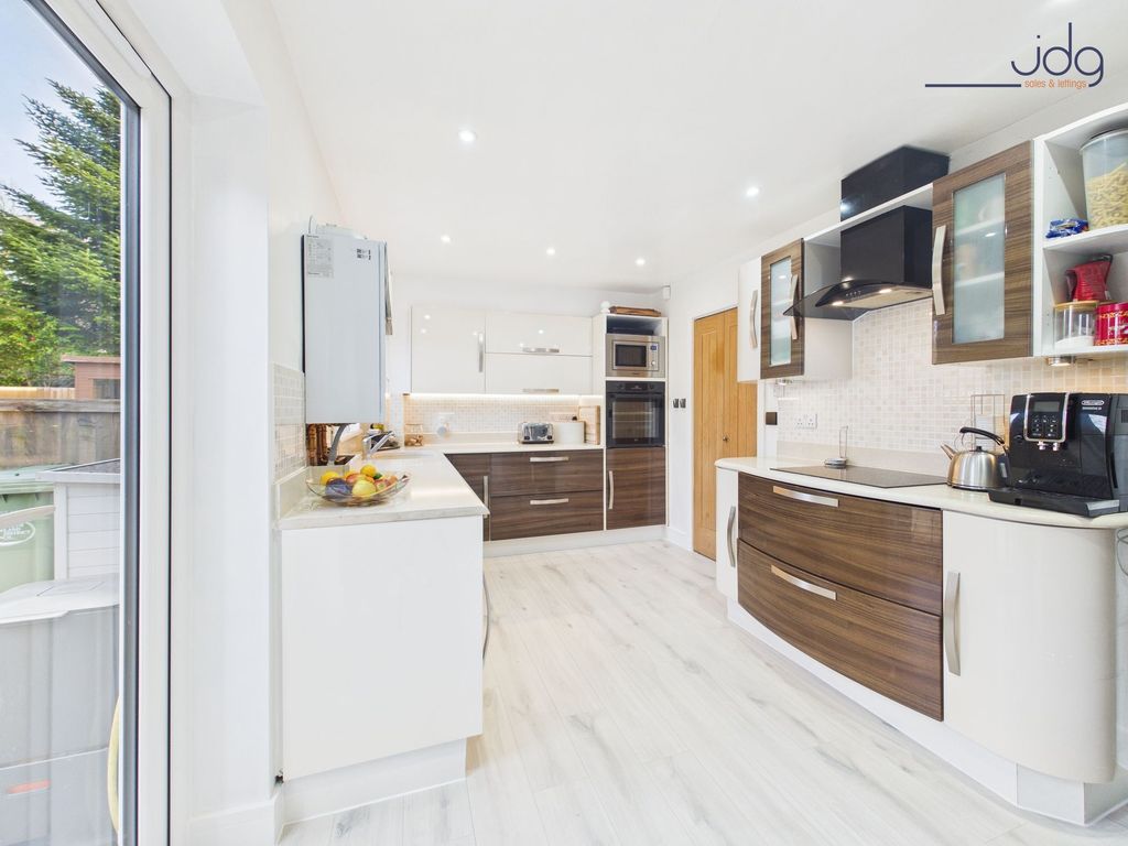 Property photo 3 of 15 Kitchen