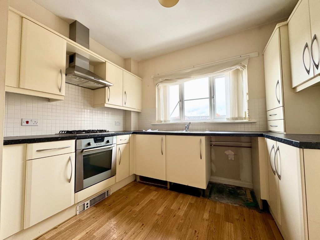 2 bed flat for saleRockingham Court, Middlesbrough TS5 photo 4