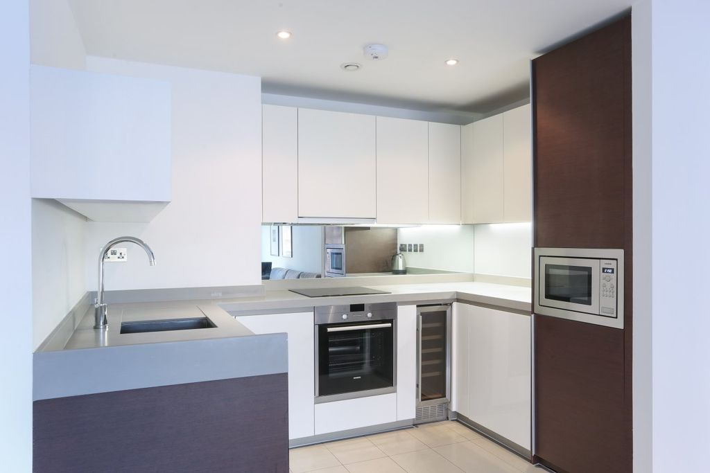 Property photo 3 of 8 Kitchen