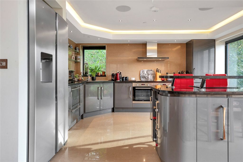 Property photo 3 of 18 Kitchen