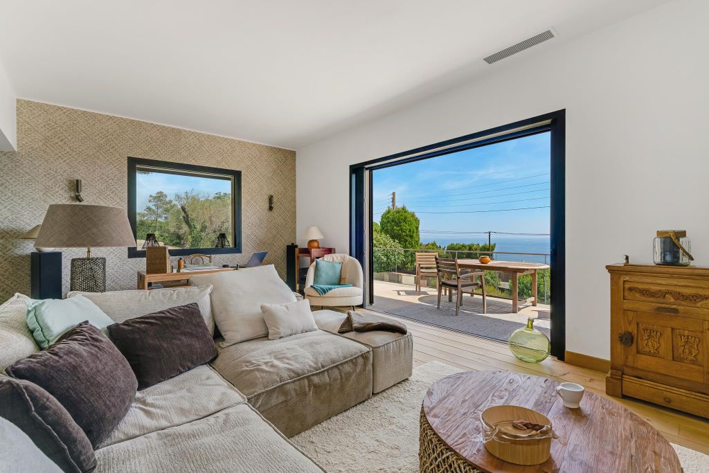 Property photo 2 of 28 Image