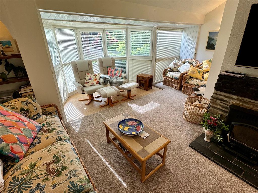 Property photo 3 of 14 Barnhill Lounge