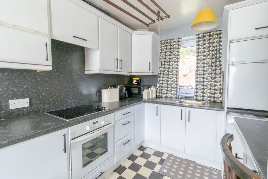 Property photo 3 of 21 Dining Kitchen