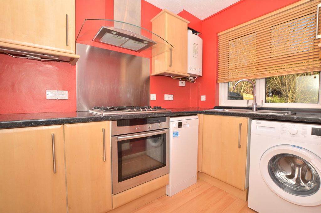 Property photo 2 of 11 Kitchen
