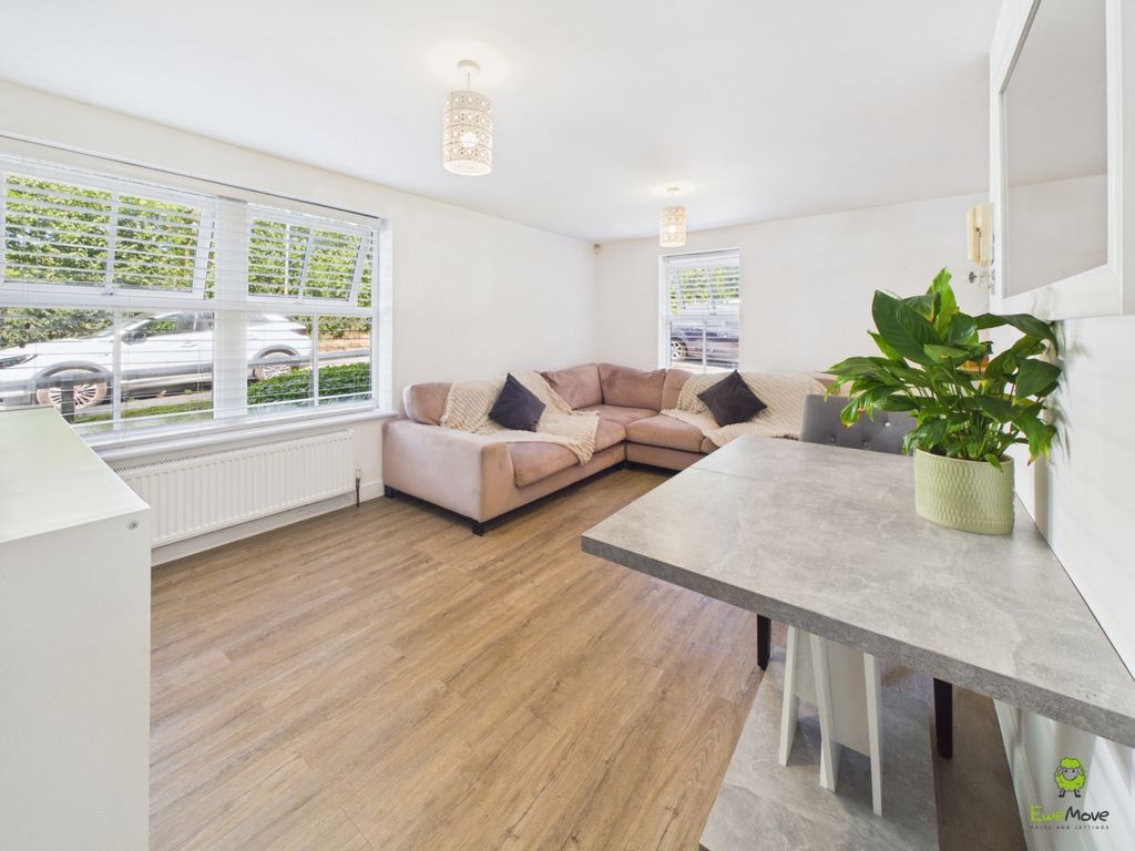 Property photo 3 of 10 Presented By Clinton Crawford At Ewemove Bexley An
