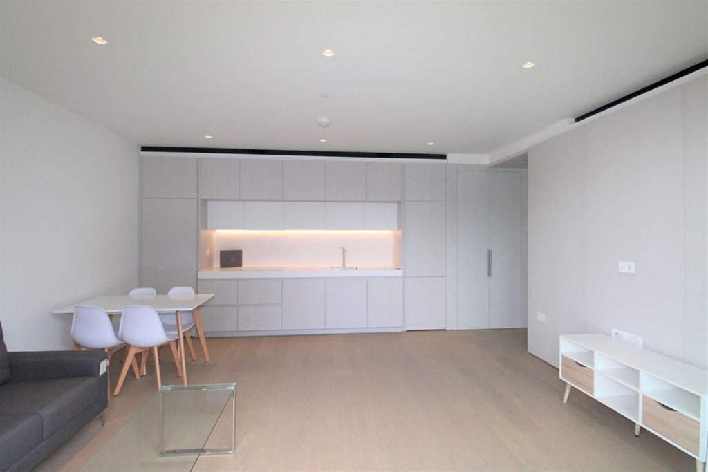 Property photo 2 of 14 1