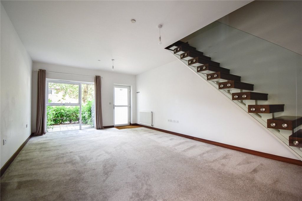 Property photo 3 of 11 Picture No. 28