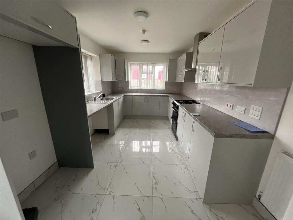 Property photo 3 of 13 Kitchen