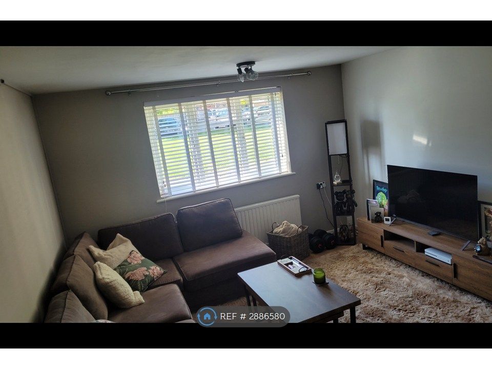 Property photo 3 of 13 Lounge