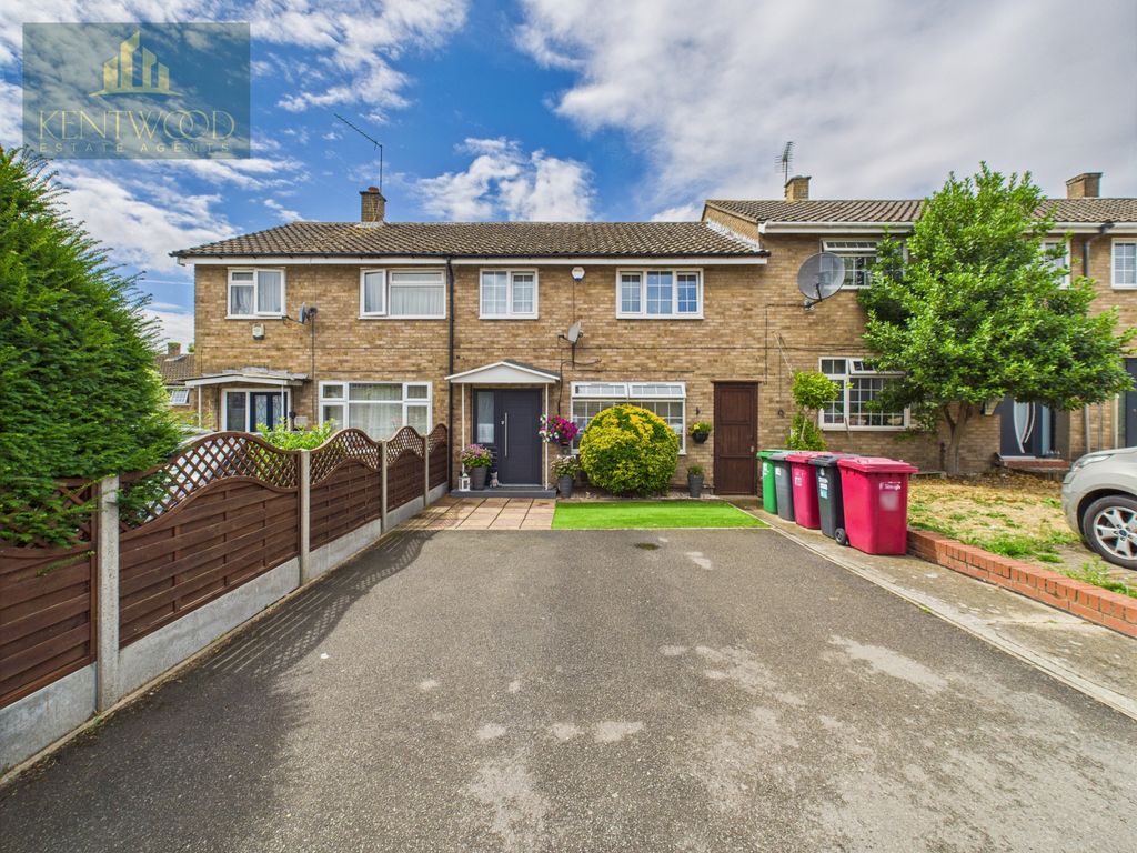 Property photo 1 of 22 Immaculate 3-Bed Mid-Terrace Home With Loft Room &amp; Stunning Garden Â€“ No Onward Chain