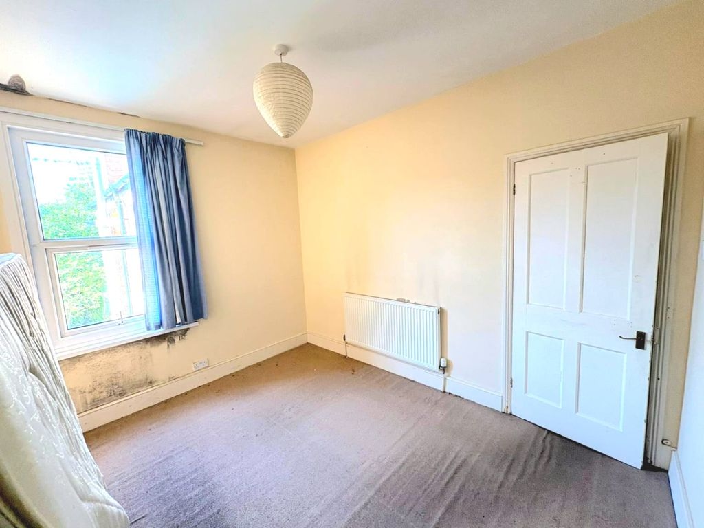 Property photo 3 of 5 9