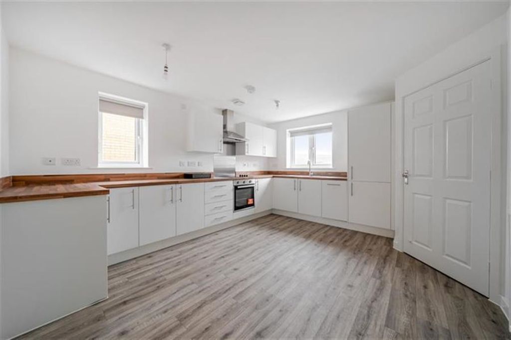 Property photo 3 of 7 Kitchen