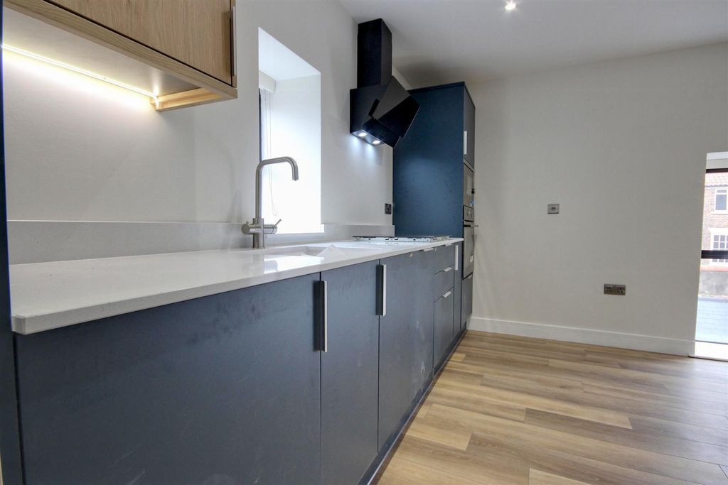 Property photo 2 of 9 Img_6893-Img_6895_Lzn.Jpg