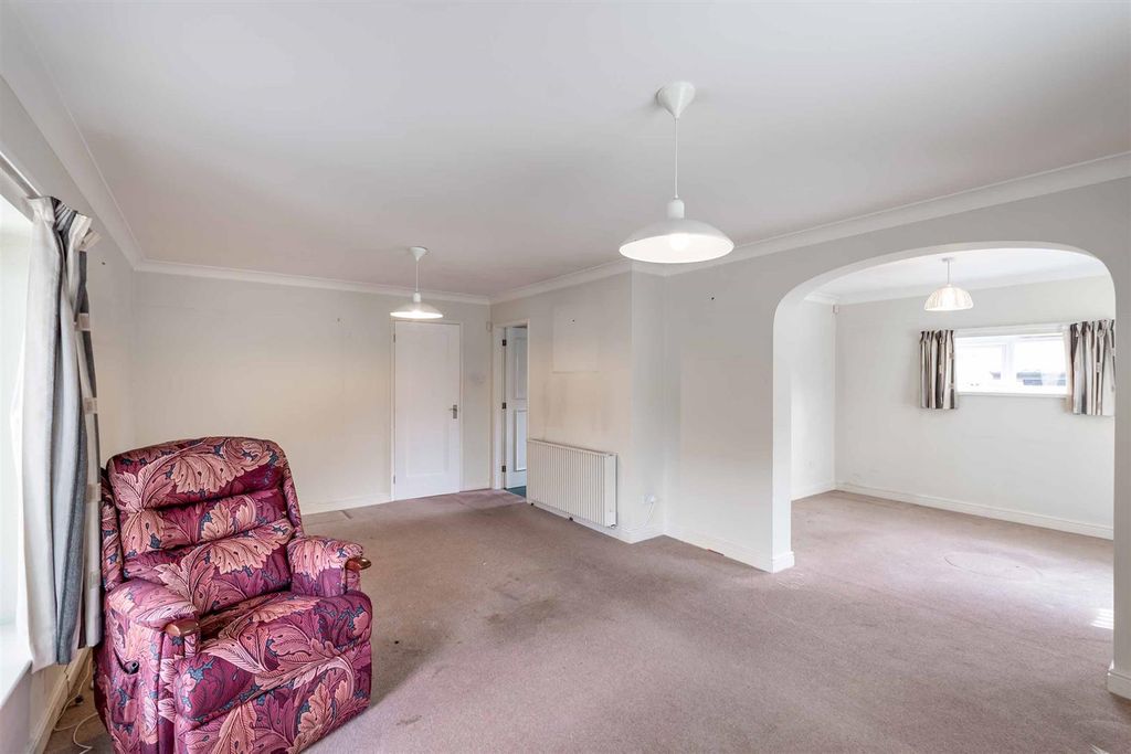 Property photo 3 of 13 Lounge / Dining Room