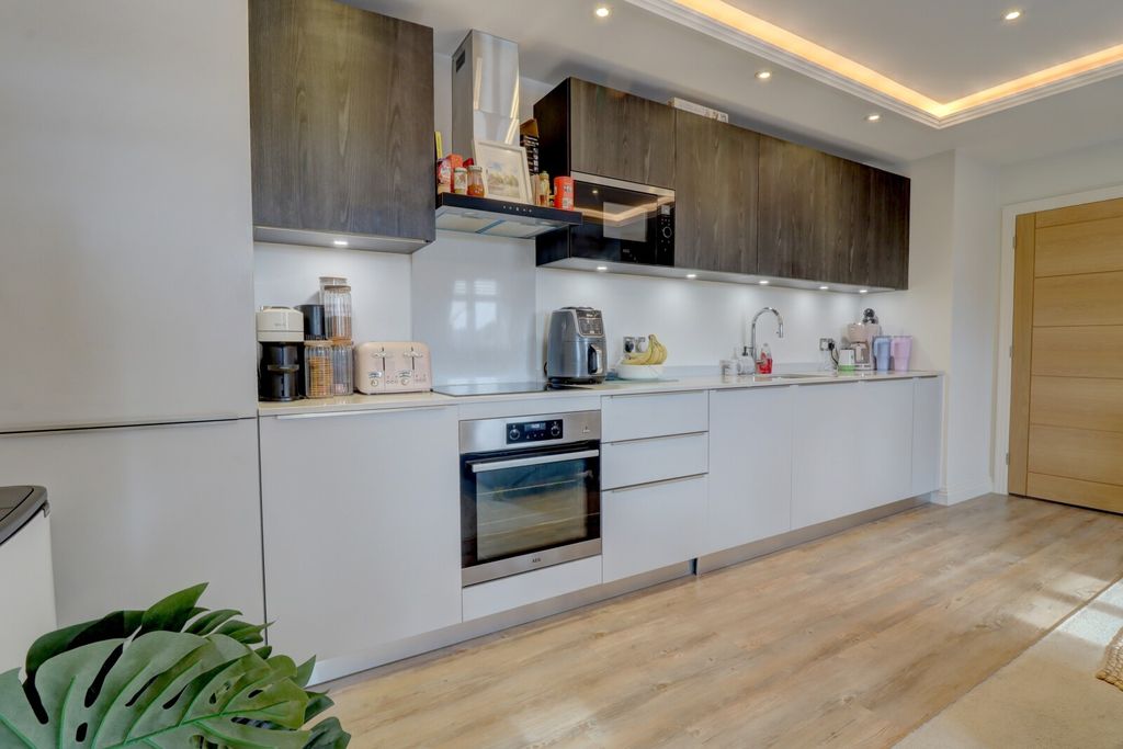 Property photo 2 of 16 Picture No. 05