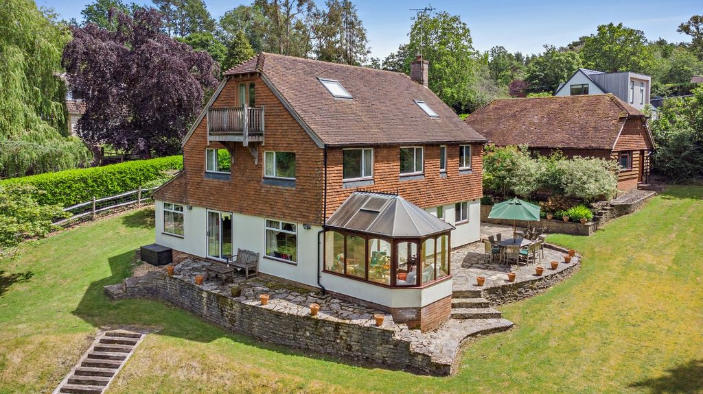 Property photo 1 of 18 Cross Fell