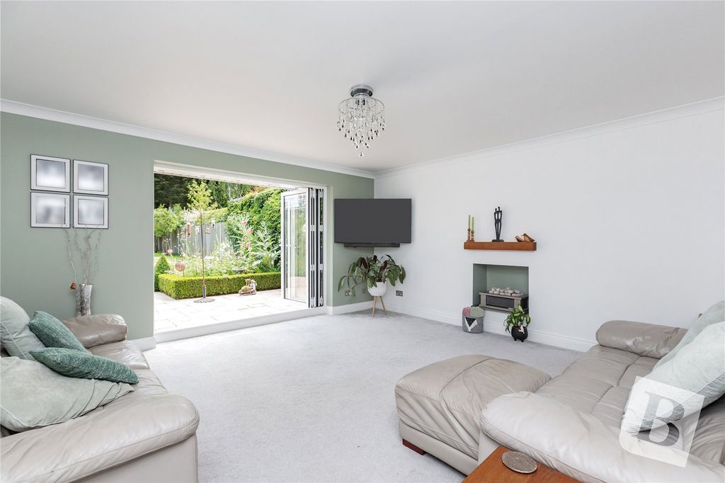 Property photo 2 of 25 Living Room