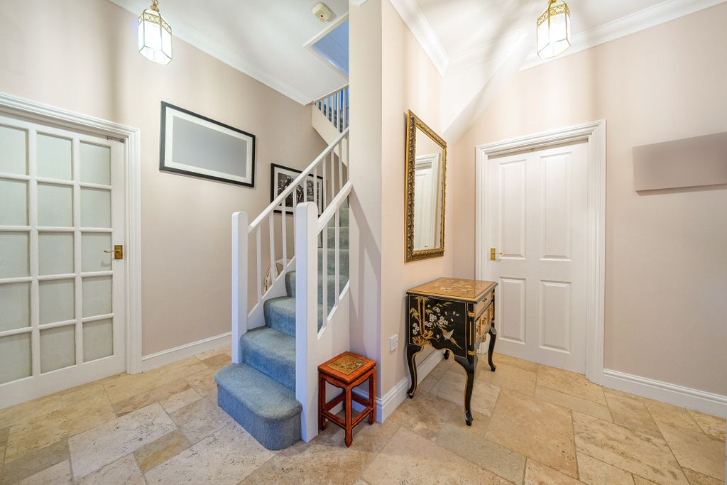 Property photo 2 of 24