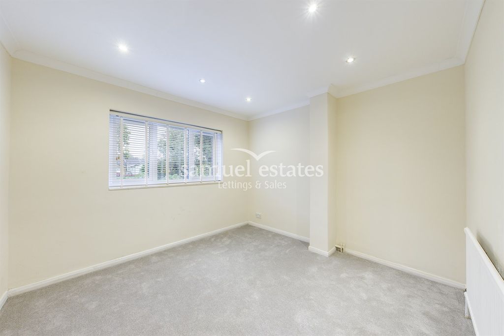 Property photo 3 of 10 Bedroom