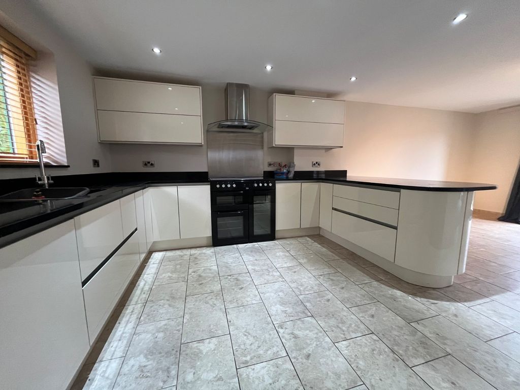 Property photo 2 of 29 Picture No. 56