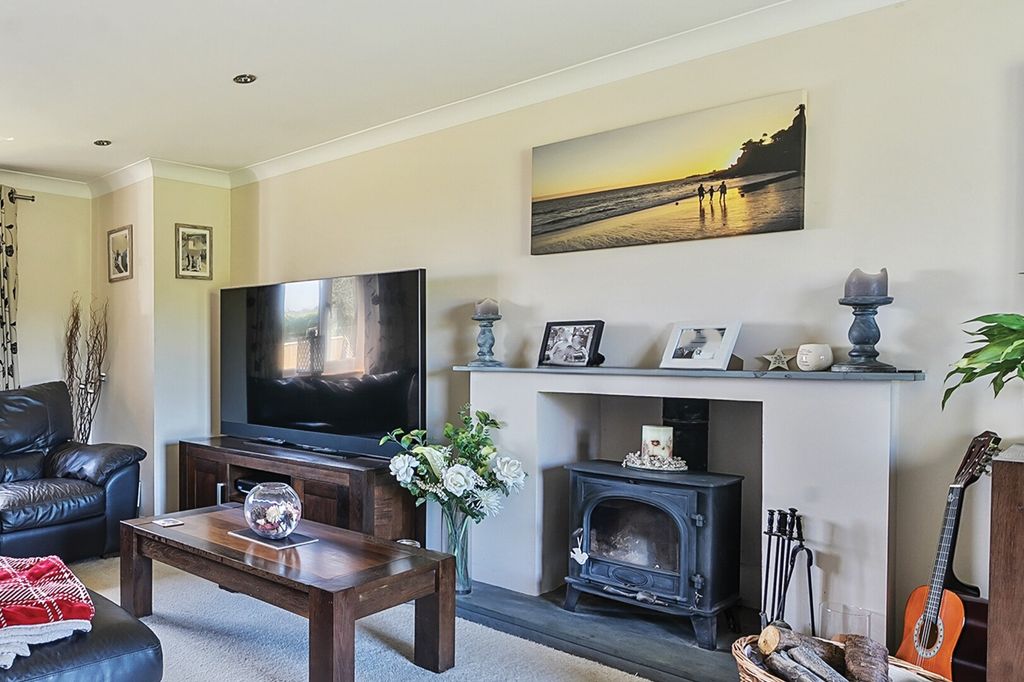 Property photo 2 of 19 Rackenford, Seddons