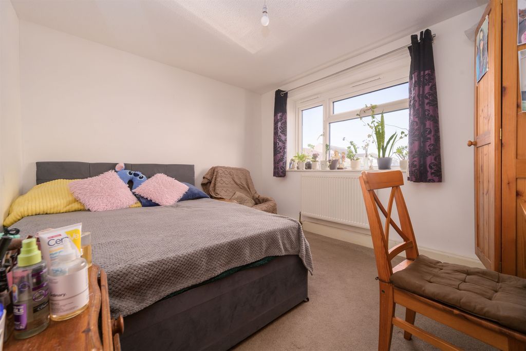 Additional image 4 of 2 bed flat for saleHigh Street, Desborough, Kettering NN14