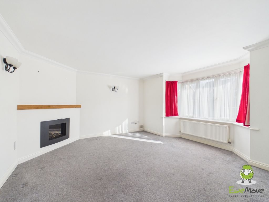 Property photo 3 of 22 Ewemove Basingstoke Estate Agents - Speckled Wood
