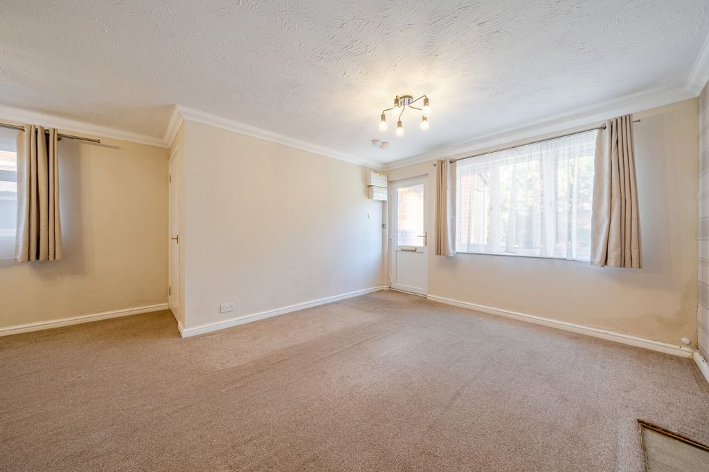 Property photo 3 of 18 1493835-2-6A68734...