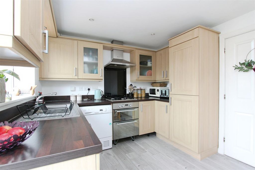 Property photo 3 of 12 Kitchen / Diner