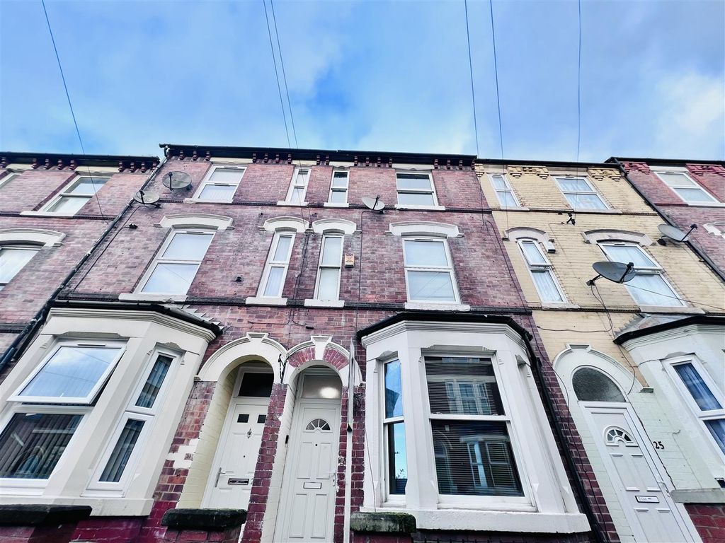 Property photo 1 of 19 External