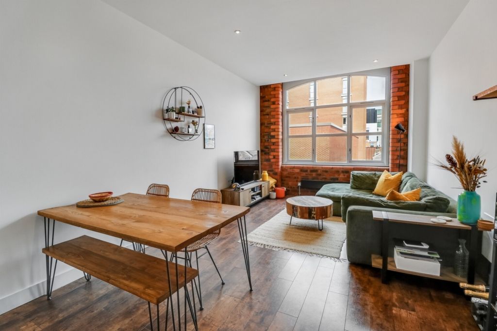 Property photo 1 of 14 9Fa59632-2111-4E4d-A43c-0Bdf3Ada2125